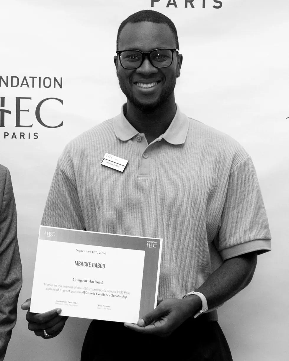 Mbacké receiving the HEC Paris Excellence Scholarship certificate